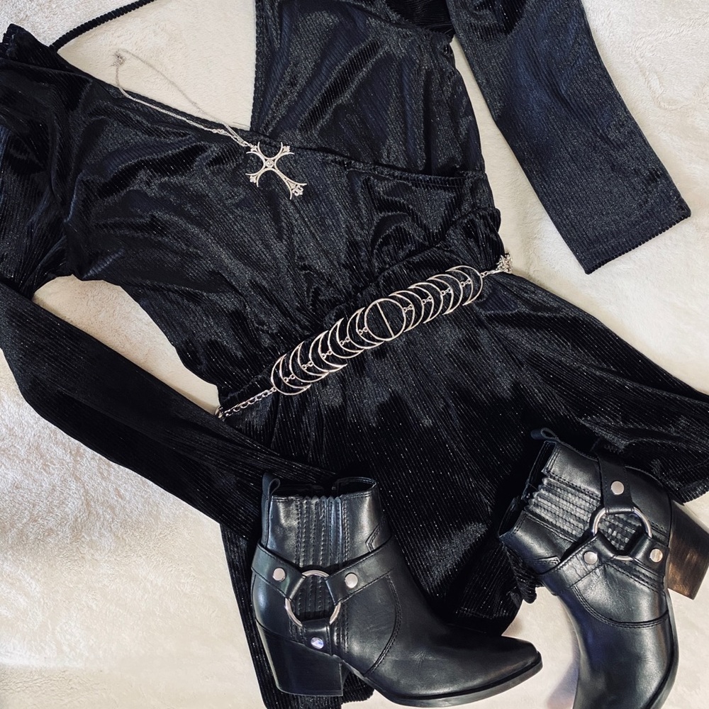 💰2 for $20💰Black velvet romper